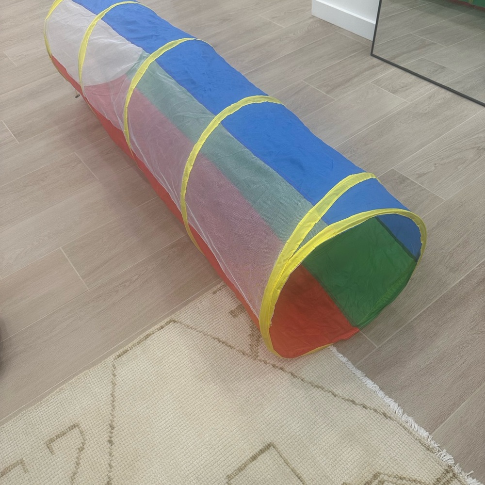 Hide N Side play tunnel